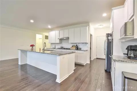 Kitchen - 1354 Alexander Dr, Hamilton, OH 45013 photo 4 of 5