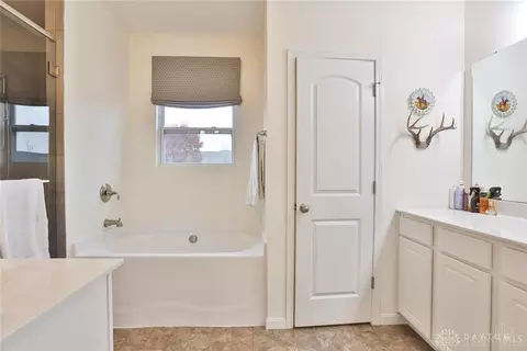 Bath - 1354 Alexander Dr, Hamilton, OH 45013 photo 3 of 4