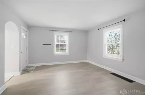 Living - 413 Spring Ave, Franklin, OH 45005 photo 2 of 3