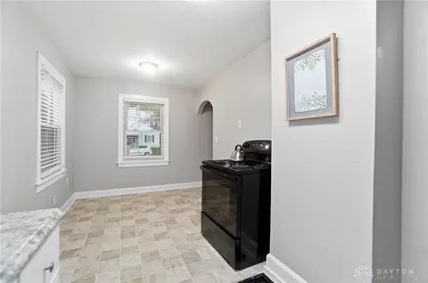 Entry Way - 413 Spring Ave, Franklin, OH 45005 photo 1 of 3