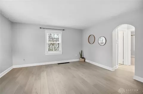 Living - 413 Spring Ave, Franklin, OH 45005 photo 1 of 3