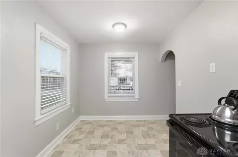 Entry Way - 413 Spring Ave, Franklin, OH 45005 photo 2 of 3