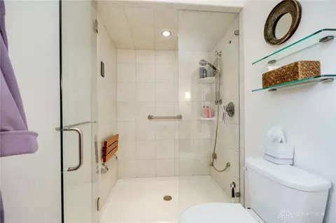 Bath - 571 Eagle Cir, Kettering, OH 45429 photo 4 of 7