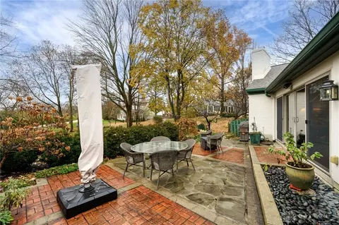 Exterior - 571 Eagle Cir, Kettering, OH 45429 photo 8 of 22