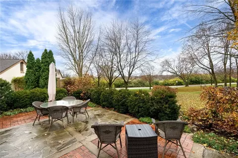Exterior - 571 Eagle Cir, Kettering, OH 45429 photo 7 of 22