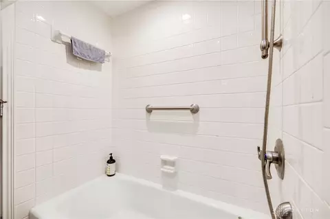 Bath - 571 Eagle Cir, Kettering, OH 45429 photo 1 of 7