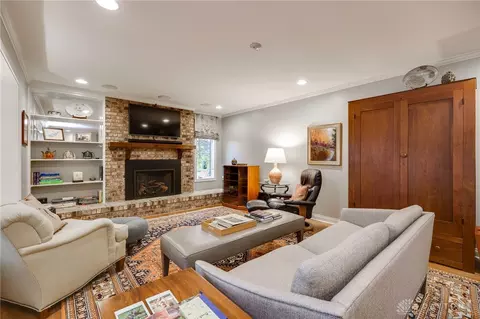 Living - 571 Eagle Cir, Kettering, OH 45429 photo 7 of 7