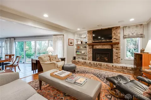 Living - 571 Eagle Cir, Kettering, OH 45429 photo 6 of 7