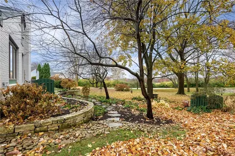 Exterior - 571 Eagle Cir, Kettering, OH 45429 photo 5 of 22