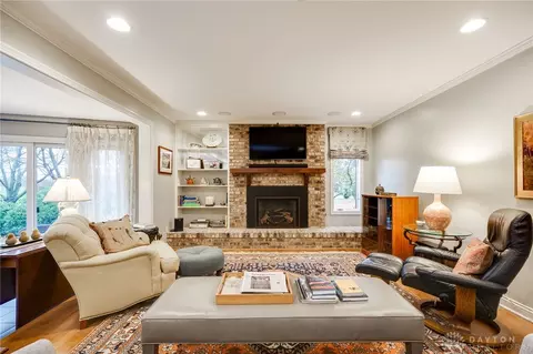 Living - 571 Eagle Cir, Kettering, OH 45429 photo 3 of 7