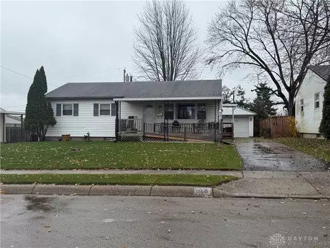 160 Locust Dr, Fairborn, OH 45324