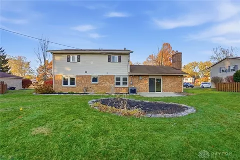 Exterior - 5336 Red Coach Rd, Centerville, OH 45429 photo 6 of 9