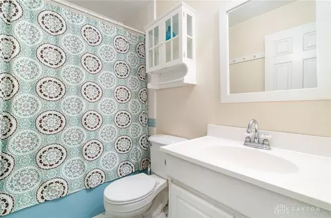 Bath - 460 Whitestone Ct, Cincinnati, OH 45231 photo 3 of 3