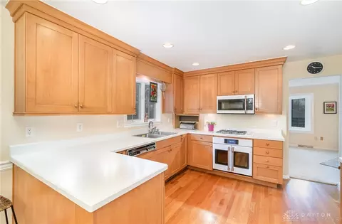 Kitchen - 460 Whitestone Ct, Cincinnati, OH 45231 photo 3 of 3