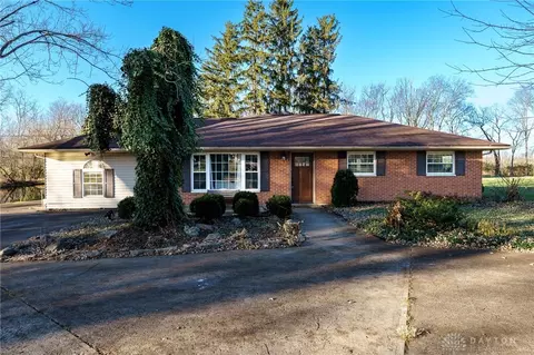 2830 Gerhardt Cir, Sugarcreek Township, OH 45370