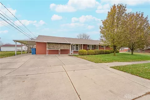 5910 Shady Oak St, Dayton, OH 45424