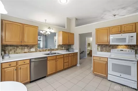 Kitchen - 6321 Edgewater Dr, Mason, OH 45040 photo 2 of 6