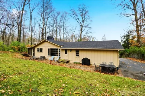 Exterior - 2919 Locust Dr, Springfield, OH 45504 photo 6 of 15