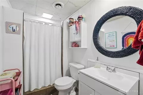 Bath - 2919 Locust Dr, Springfield, OH 45504 photo 6 of 7