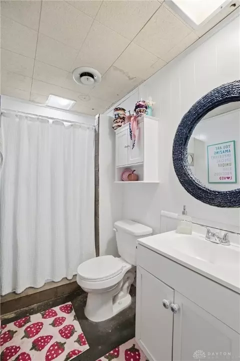 Bath - 2919 Locust Dr, Springfield, OH 45504 photo 7 of 7