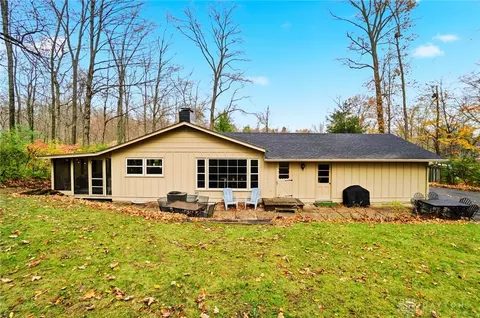Exterior - 2919 Locust Dr, Springfield, OH 45504 photo 5 of 15