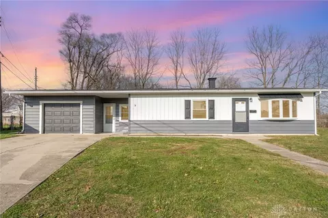 906 N Scott St, New Carlisle, OH 45344
