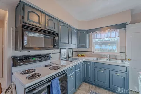 308 E Dorothy Ln, Dayton, OH 45419 photo 8