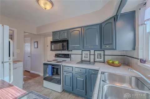 308 E Dorothy Ln, Dayton, OH 45419 photo 9