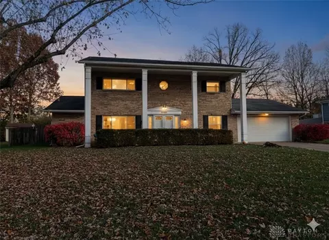 8340 Paragon Rd, Washington Township, OH 45458