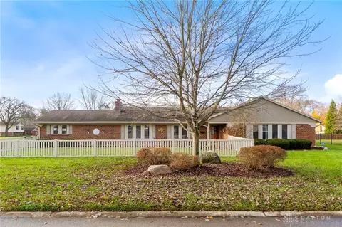 7622 Pelbrook Farm Dr, Centerville, OH 45459
