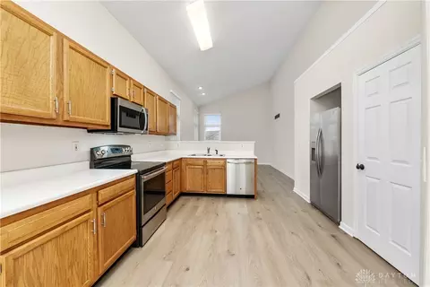Kitchen - 673 Amber Trl, Cincinnati, OH 45244 photo 3 of 4
