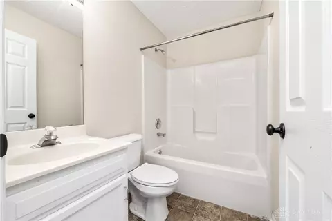 Bath - 673 Amber Trl, Cincinnati, OH 45244 photo 3 of 3