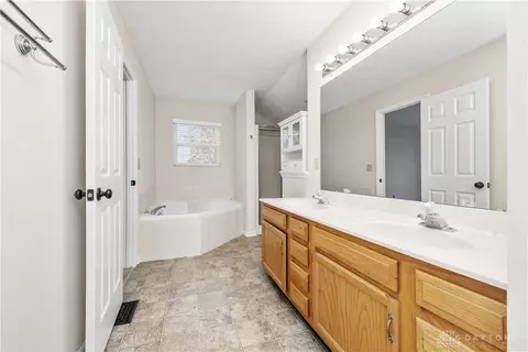 Bath - 673 Amber Trl, Cincinnati, OH 45244 photo 1 of 3