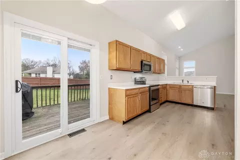 Kitchen - 673 Amber Trl, Cincinnati, OH 45244 photo 2 of 4