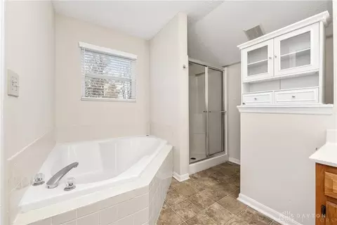 Bath - 673 Amber Trl, Cincinnati, OH 45244 photo 2 of 3