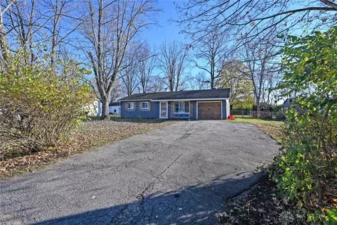 1033 Poinciana Dr, Franklin, OH 45005