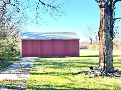 3145 Troy Rd, Springfield, OH 45504 photo 2