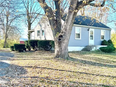 3145 Troy Rd, Springfield, OH 45504 photo 3