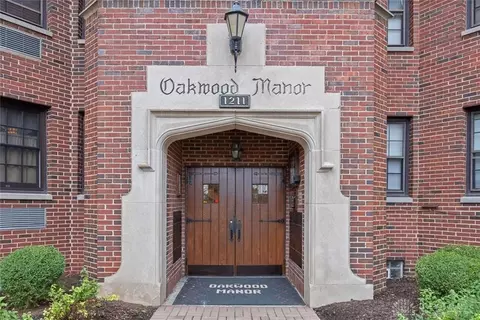 1211 Far Hills Ave #202, Oakwood, OH 45419