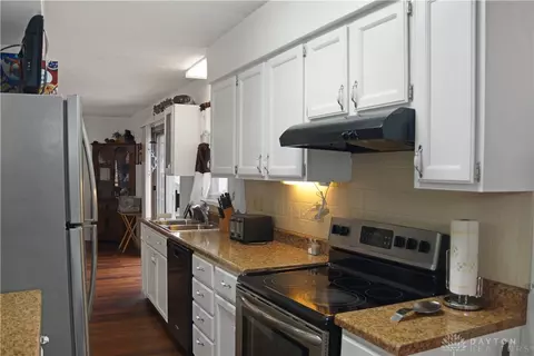 Kitchen - 4108 Renwood Dr, Kettering, OH 45429 photo 1 of 4