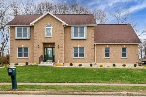 518 Greensward Dr, Tipp City, OH 45371