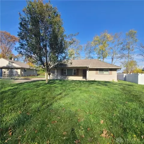 825 Brookfield Rd, Dayton, OH 45429