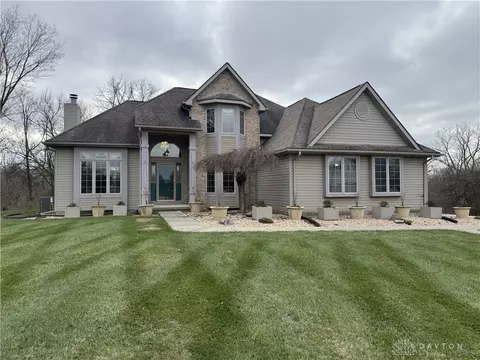 1650 Cranbrook Dr, New Carlisle, OH 45344