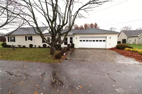 52 Walnut St, Brookville, OH 45309