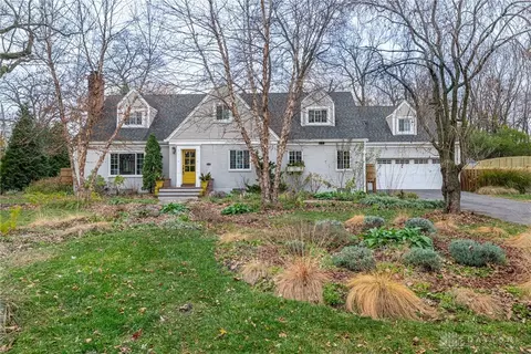 2225 Coolidge Dr, Oakwood, OH 45419
