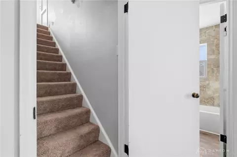 Entry Way - 2575 Acorn Dr, Kettering, OH 45419 photo 4 of 4