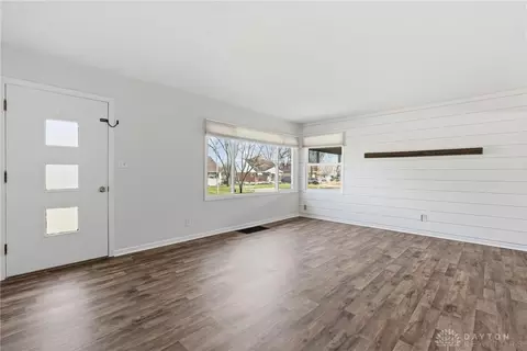 Living - 2575 Acorn Dr, Kettering, OH 45419 photo 3 of 4