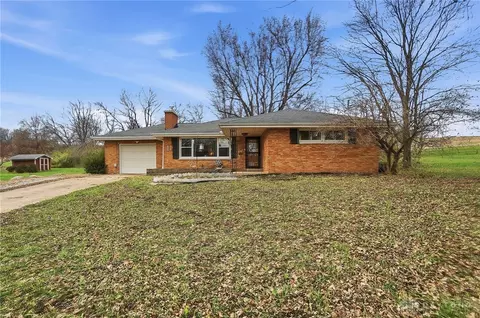 2113 Hilltop Rd, Xenia, OH 45385