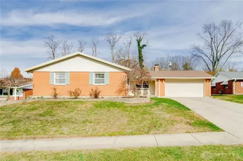 3162 Sherwood Park Dr, Springfield, OH 45505