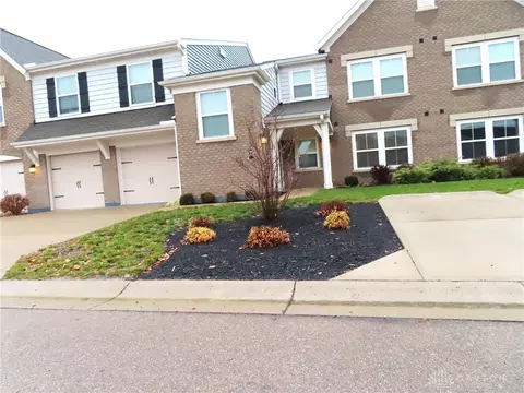180 Old Pond Rd, Springboro, OH 45066